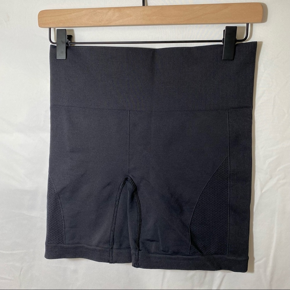 Lululemon Ebb And Flow Short Charcoal Size 8 - image 1